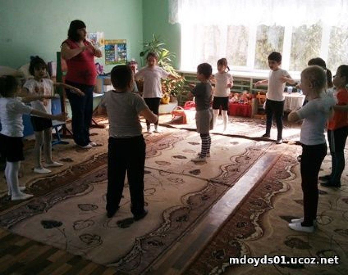 Дети подготовительной группы "Колобок".